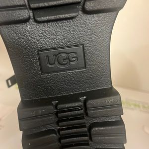 Nice leather ugg boots wear with jeans dress they will pop off